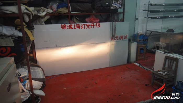 丹阳锦城1号灯光升级 老款帕萨特升级q5透镜 汽车改装维修高清图片