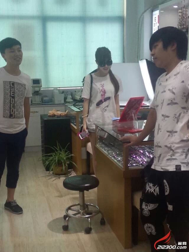 white<em>55</em>开和<em>UU</em>来丹阳最后一站-眼镜城|聚焦丹