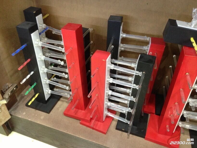 眼镜店装修,现有大量二手柜台和展架出售|跳蚤