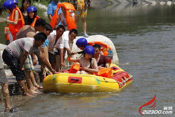 漂流途中一mm比基尼背带断了.