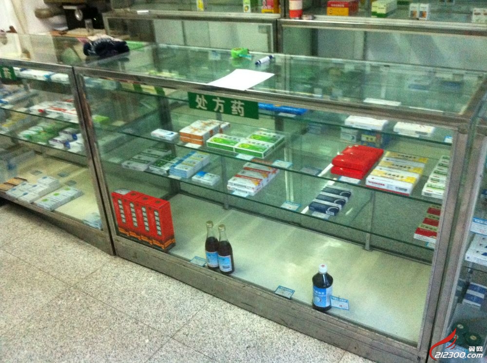 商店铝合金玻璃柜台转让,要的请联系13376045849于