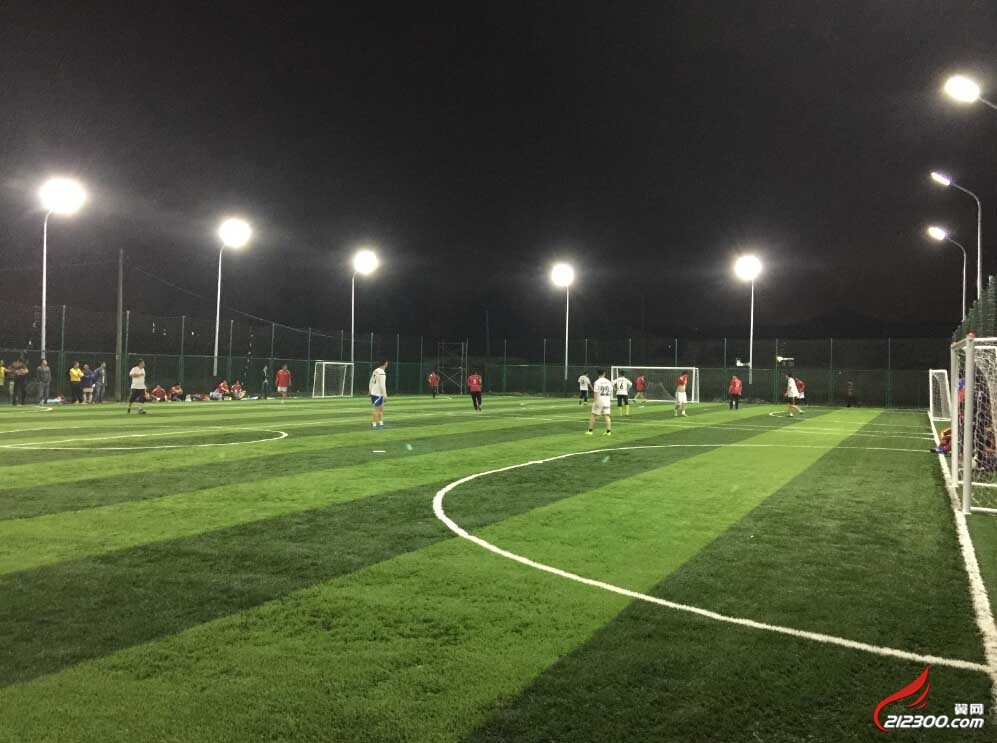 灯光球场